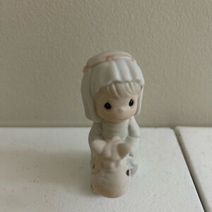 Precious moments, making a trail to Bethlehem 1995 figure